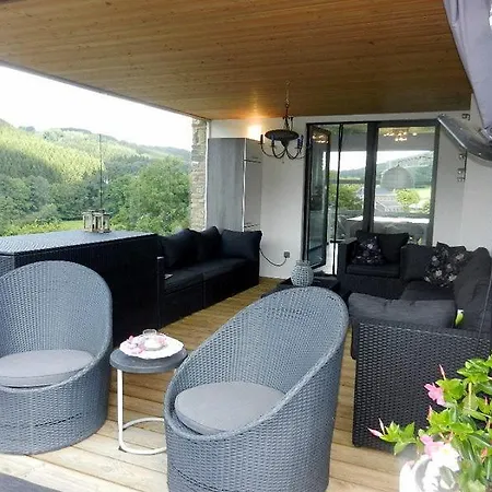 Cosy 10 Minutes From Track For 2 Persons 샬레